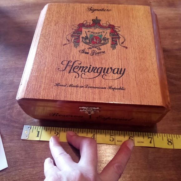 Arturo Fuente “Hemingway” Signature wooden Cigar Box Dominican Republic - Picture 5 of 8